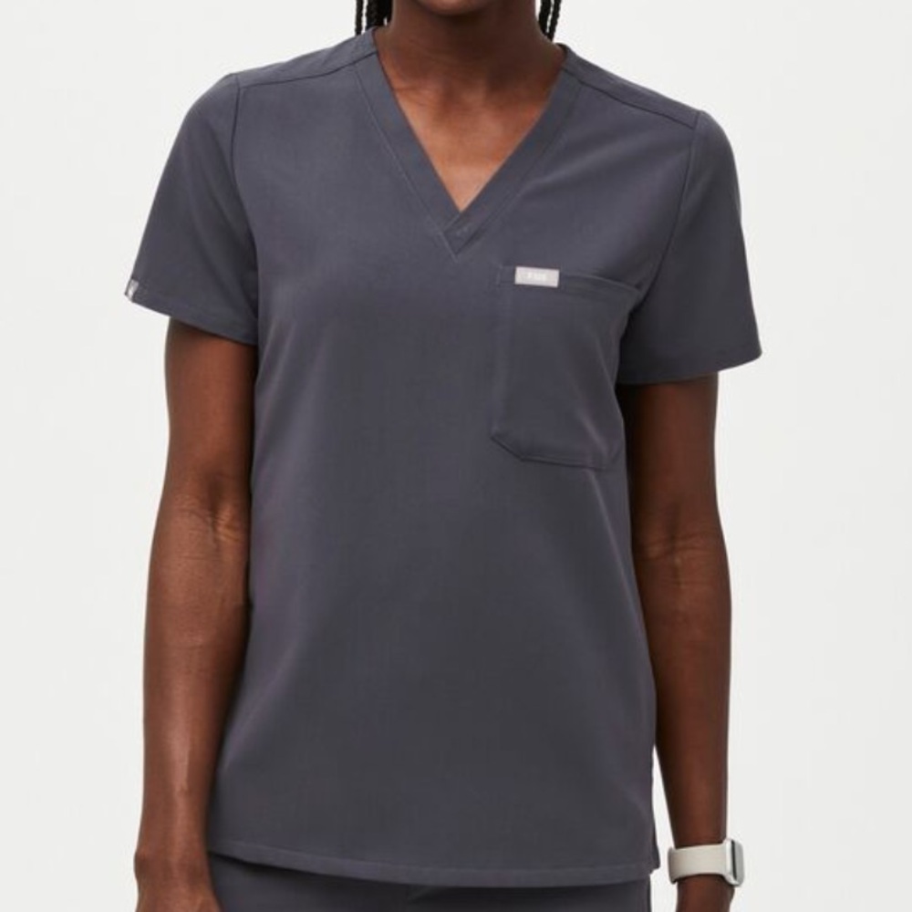 Figs • Catarina Charcoal One-Pocket V-Neck Scrub Top - L